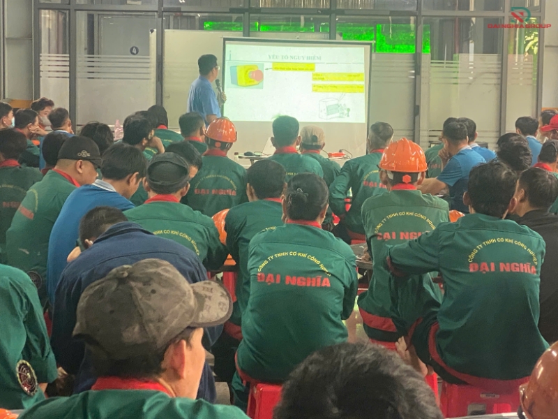 Hướng dẫn kỹ năng an toàn lao động cho cán bộ công nhân viên