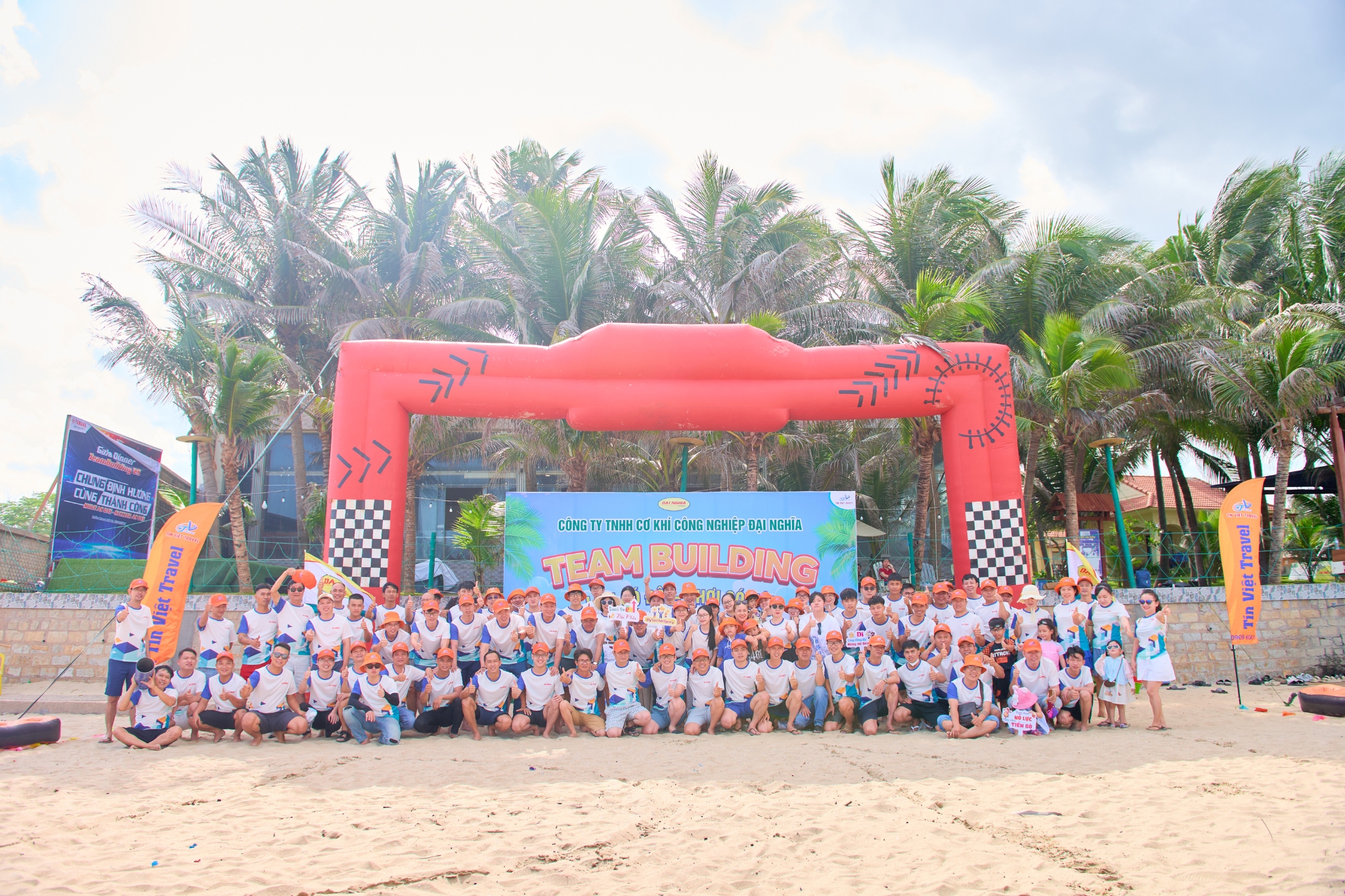Tập thể cán bộ công nhân viên tham gia Team Building 2026 tại Mũi Né Phan Thiết